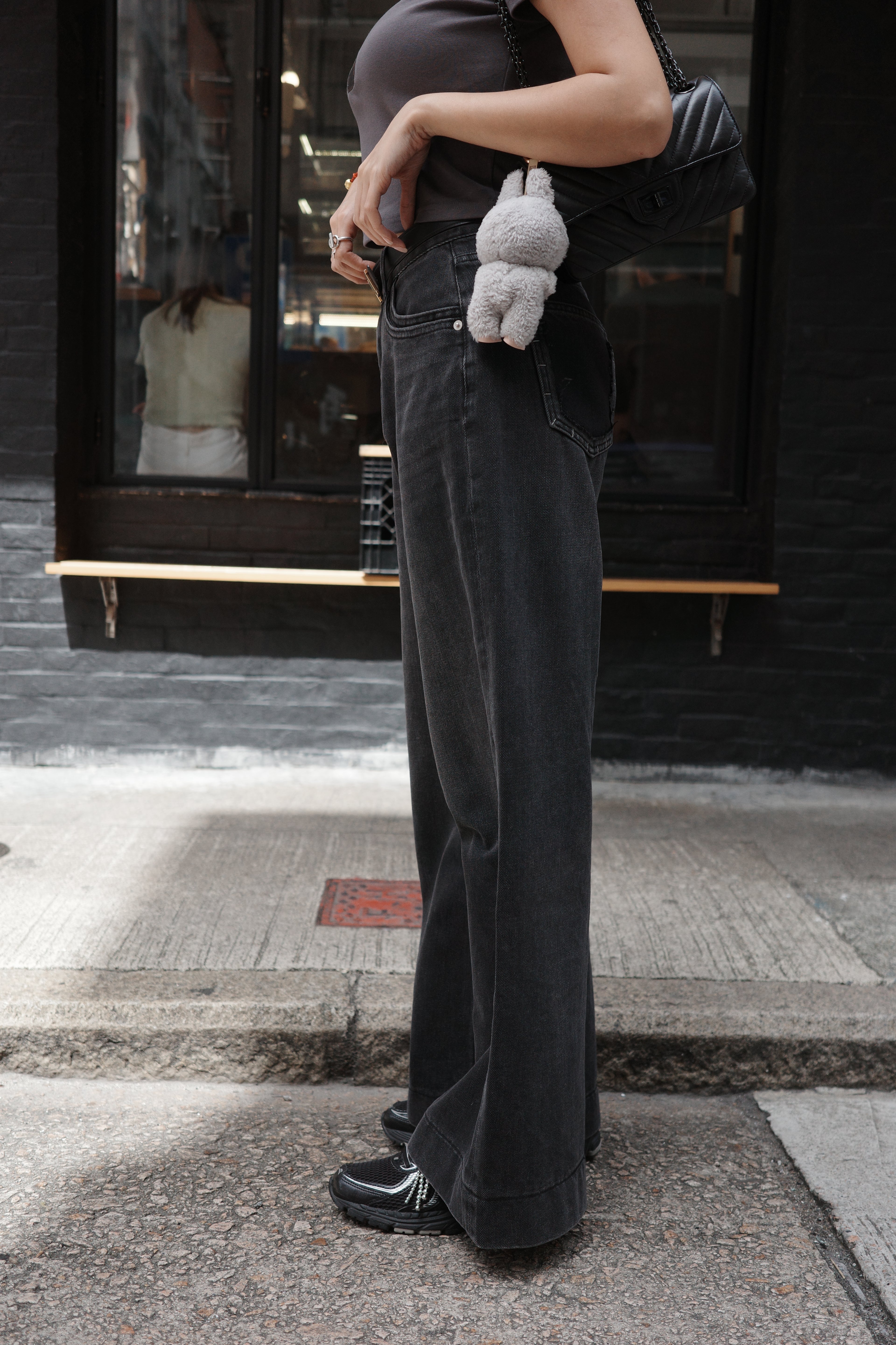 洗水黑單袋牛仔褲